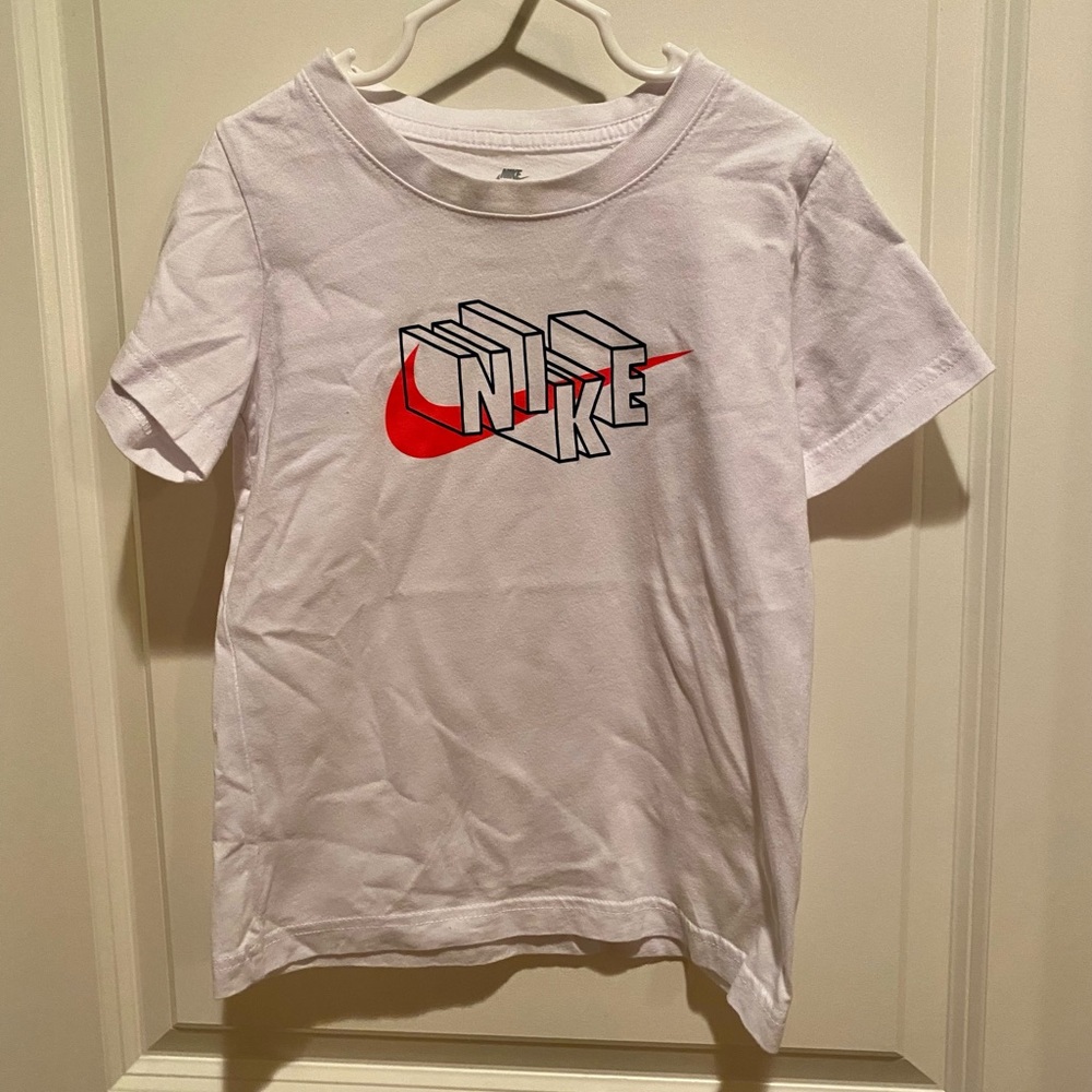 Boys Nike Short Sleeve Shirt Size 7